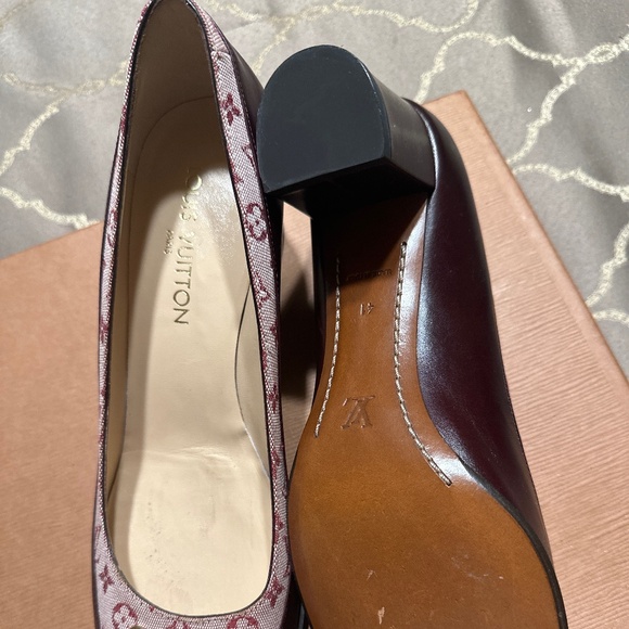 Louis Vuitton - Picture 3 of 3